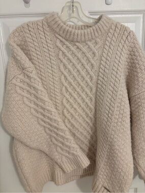 Elie Tahari - Fisherman sweater. Thick Cozy Cable Knit Sweater - Cream. Boxy